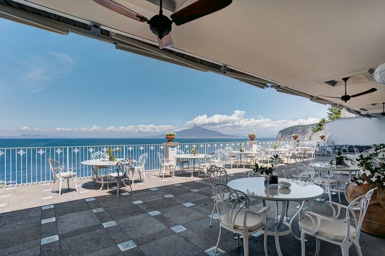 Grand Hotel Riviera(.)