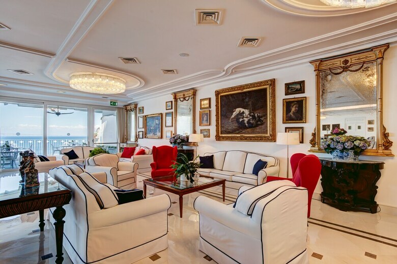 Grand Hotel Riviera(.)