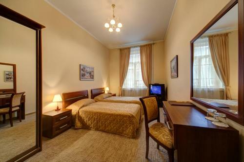 Sonata Hotel At Palace Square