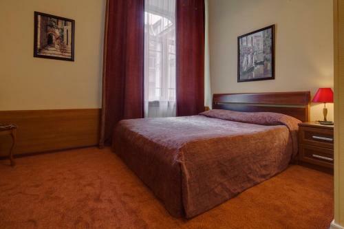 Sonata Hotel At Palace Square