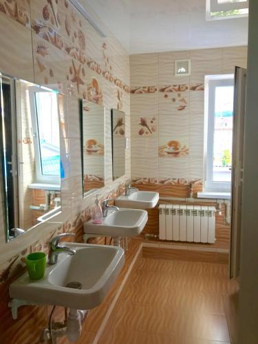 Hostal Leoregul Guest House