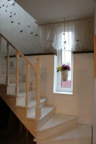 Cottage Scandi Gold