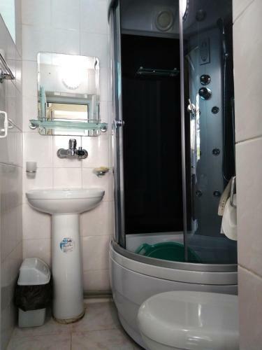 Hostal Ellaisa Guest House