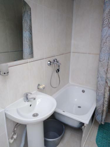 Hostal Ellaisa Guest House