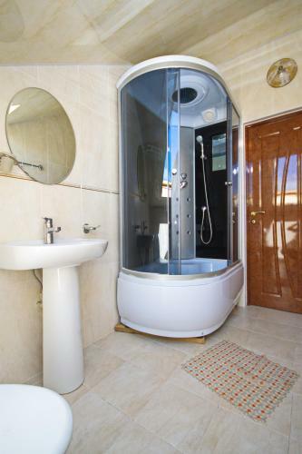 Hostal Ellaisa Guest House