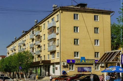 Apartment On Trekhsvyatskaya 28