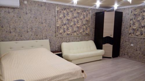Apartment On Trekhsvyatskaya 28