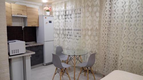 Apartment On Trekhsvyatskaya 28