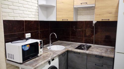 Apartment On Trekhsvyatskaya 28