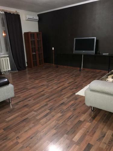 Apartment On Chuykova 37