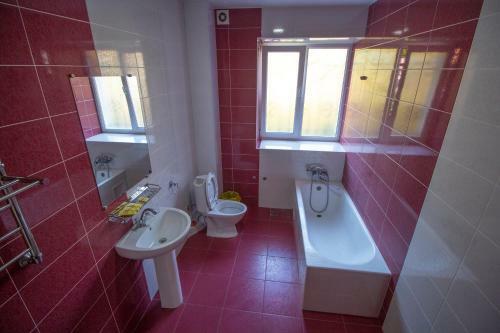 Hostal U Oksani Guest House