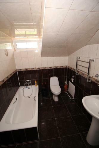 Hostal U Oksani Guest House
