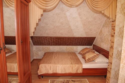 Hostal Dinastiya Guest House