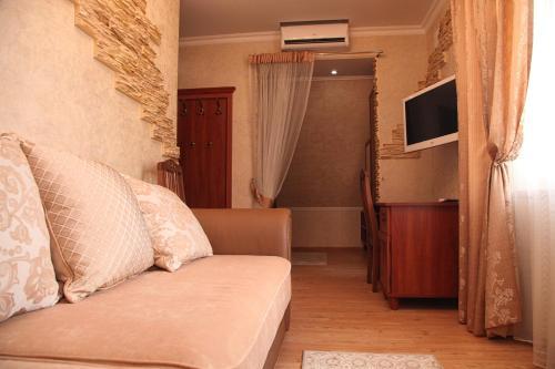 Hostal Dinastiya Guest House