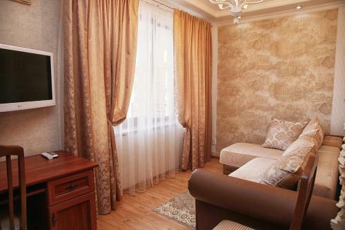 Hostal Dinastiya Guest House