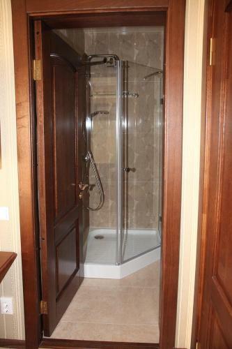 Hostal Dinastiya Guest House