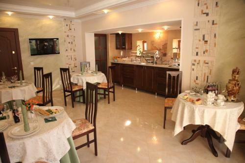Hostal Dinastiya Guest House