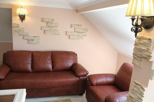 Hostal Dinastiya Guest House