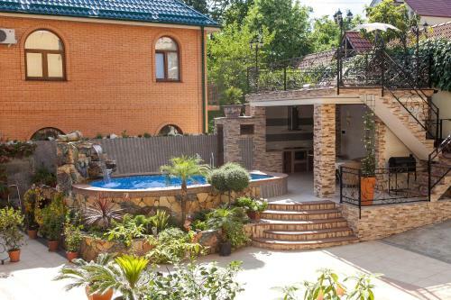 Hostal Dinastiya Guest House
