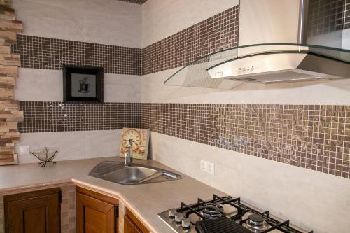 Hostal Dinastiya Guest House