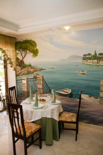 Hostal Dinastiya Guest House