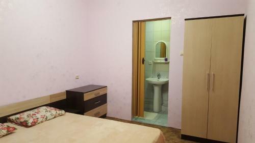 Hostal Anyuta Guest House