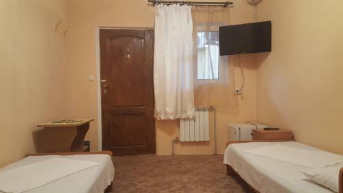 Hostal Anyuta Guest House