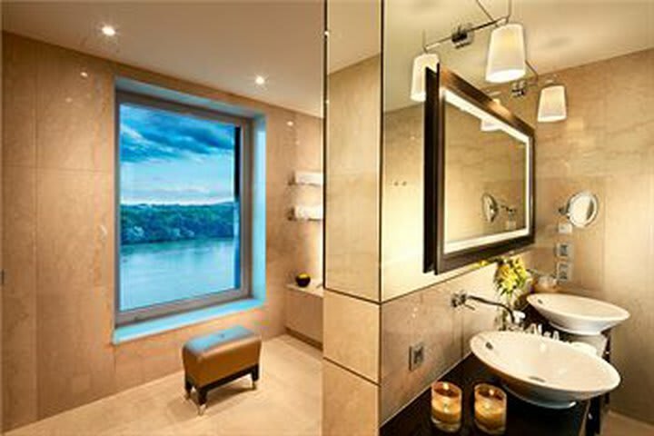 Hotel Kempinski River Park