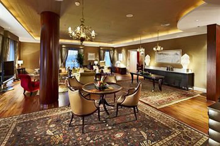 Hotel Kempinski River Park