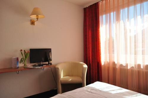 Hotel Merkur - West Station Lodge