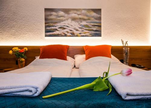 Hotel Merkur - West Station Lodge