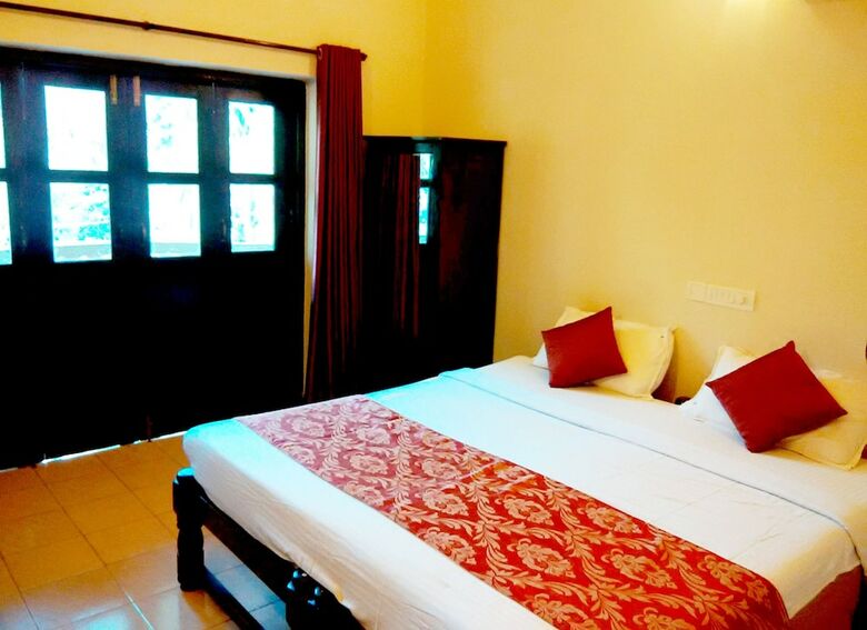 Hotel Ruffles Beach Resort