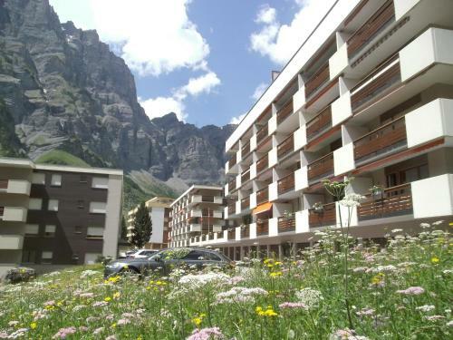 Val�re Apartments