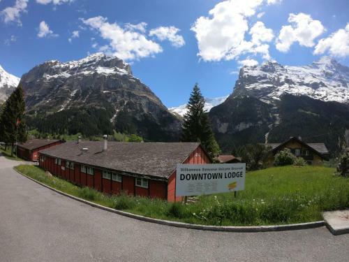 Albergue Downtown Lodge (hostel)