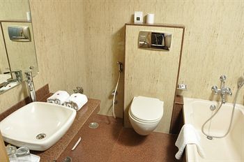 Hotel The Royal Cm