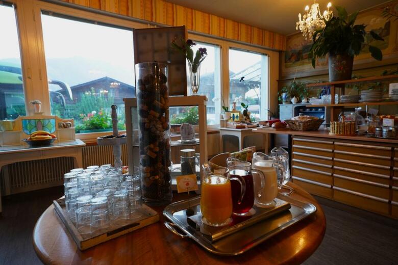 Alpenrose Hotel And Gardens