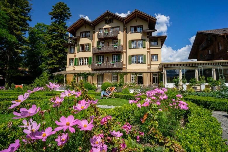 Alpenrose Hotel And Gardens