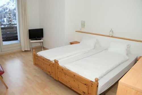 Hotel Chamanna Bed & Breakfast