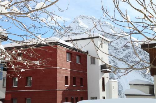 Hotel Chamanna Bed & Breakfast