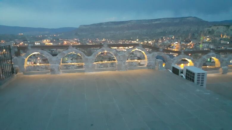 Explorer Cave Hotel