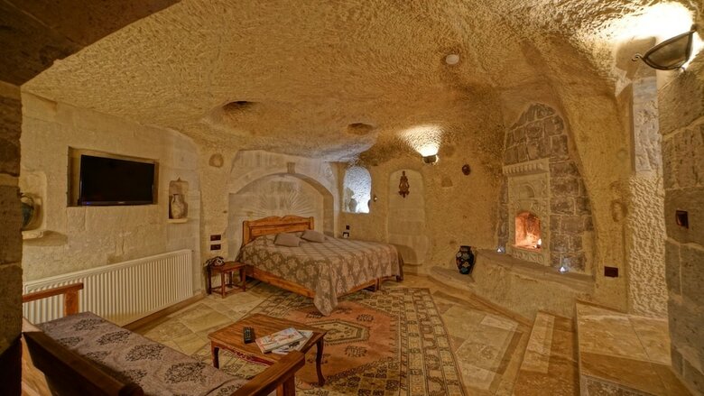 Explorer Cave Hotel