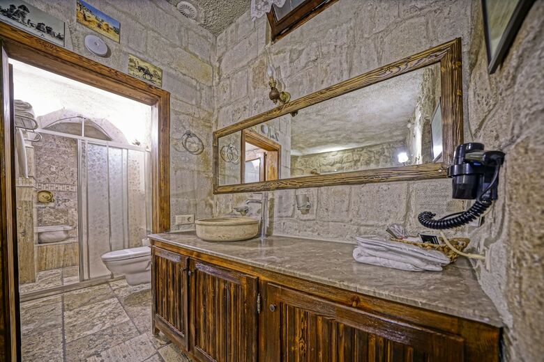 Maccan Cave Hotel
