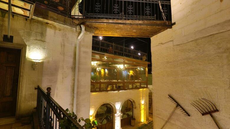Hidden Cave Hotel