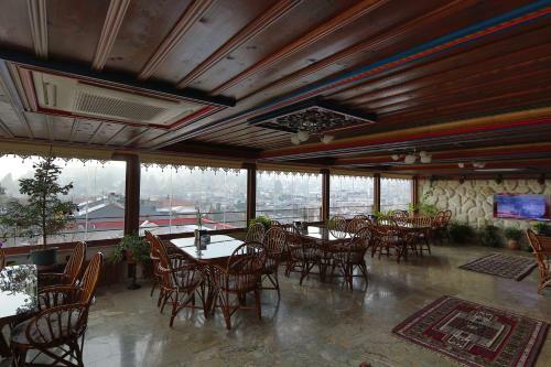 Hostal Safran Cave Hotel