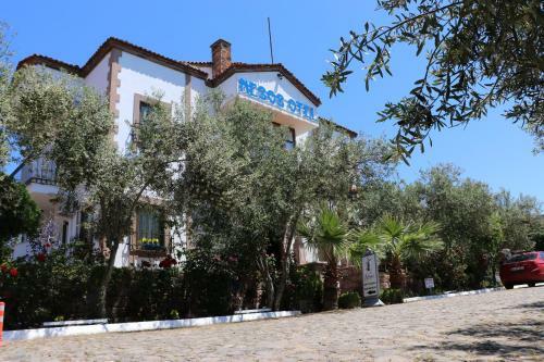Hostal Cunda Nesos Hotel