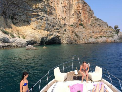 Lagoon-boat