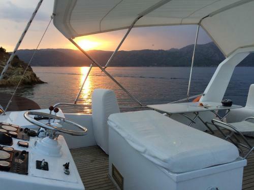 Lagoon-boat