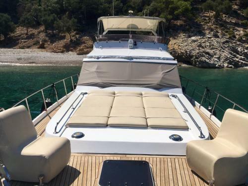 Lagoon-boat
