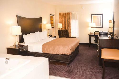 Hotel Quality Inn & Suites Starlite Village Conference