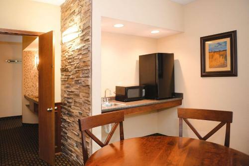 Hotel Quality Inn & Suites Starlite Village Conference
